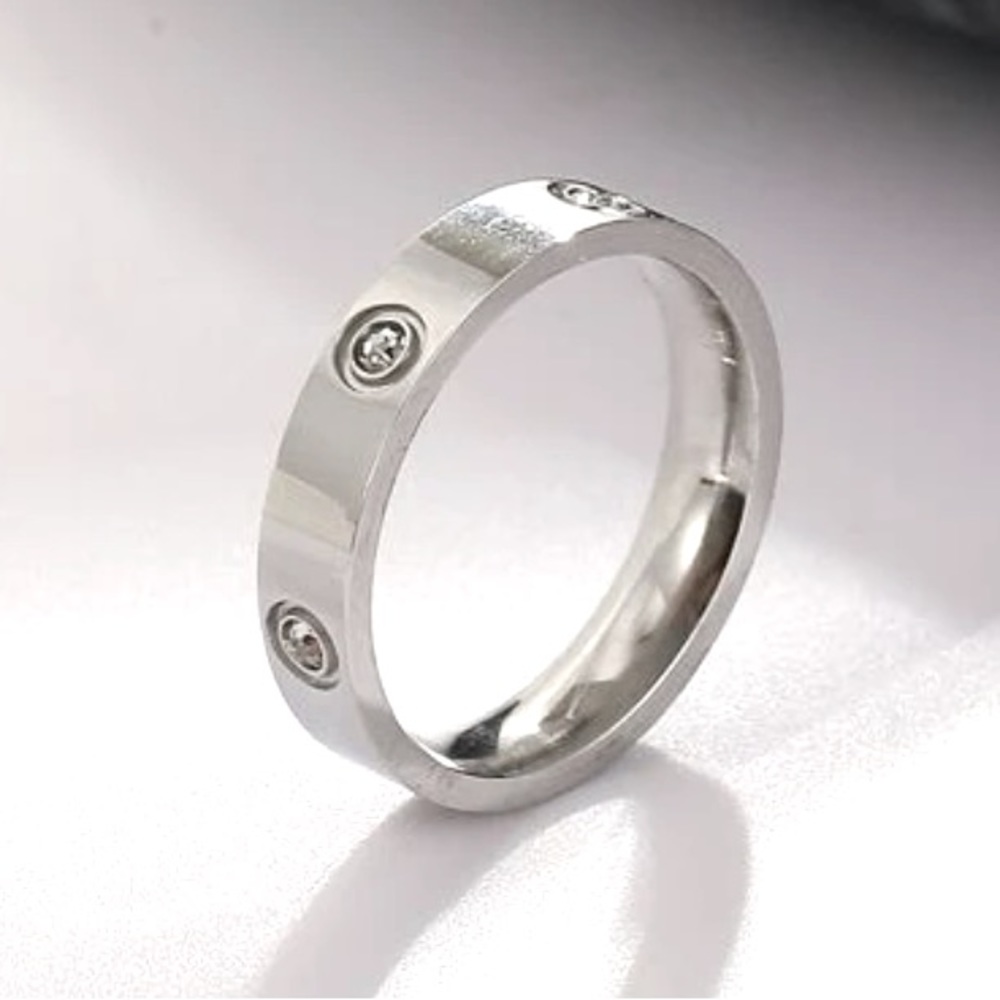 ✨NEW✨TITANIUM & CUBIC ZIRCONIA EUROPEAN STYLE RING